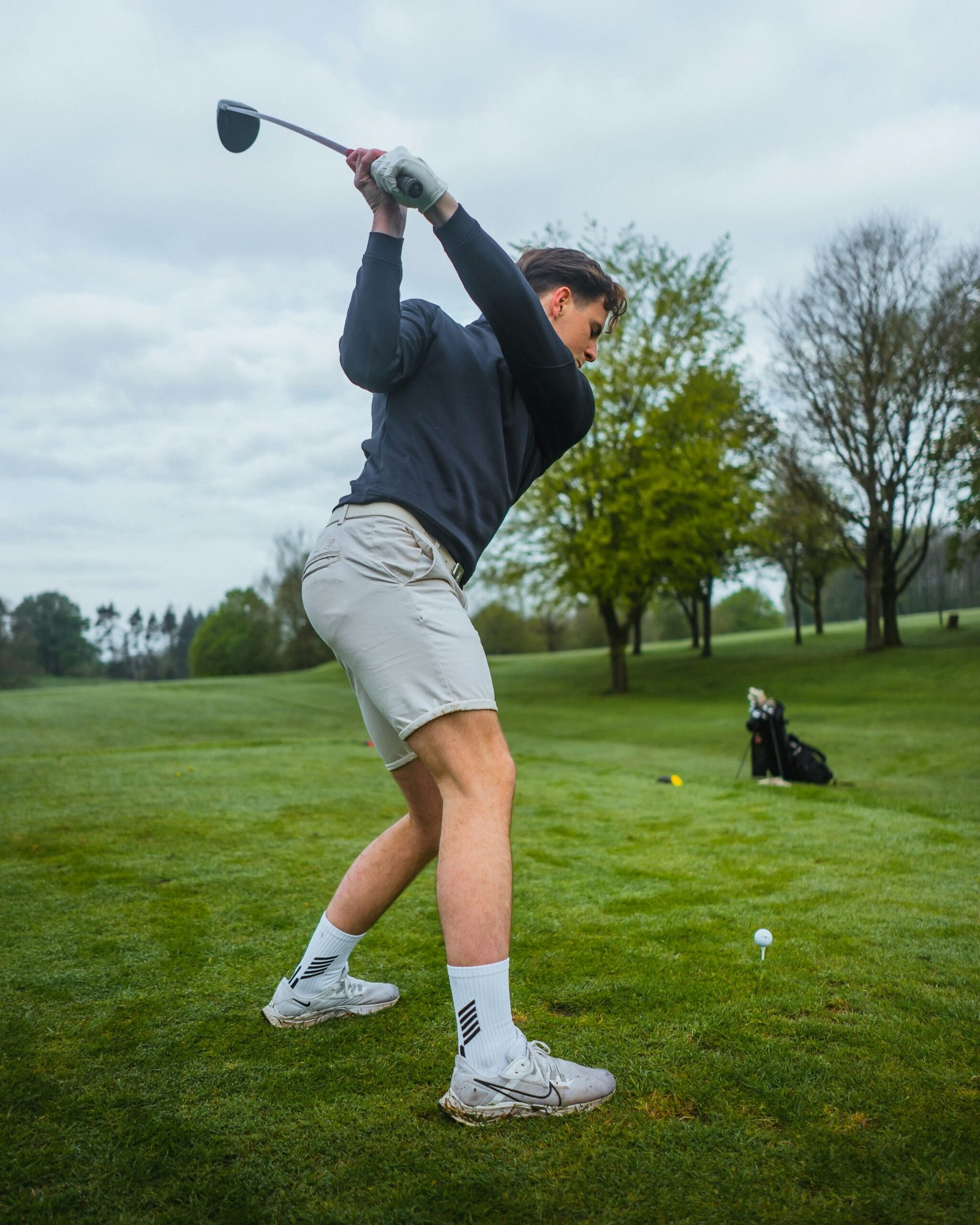 Fix Your Right Knee Flex in the Backswing — Practical Golf Tips (2026)