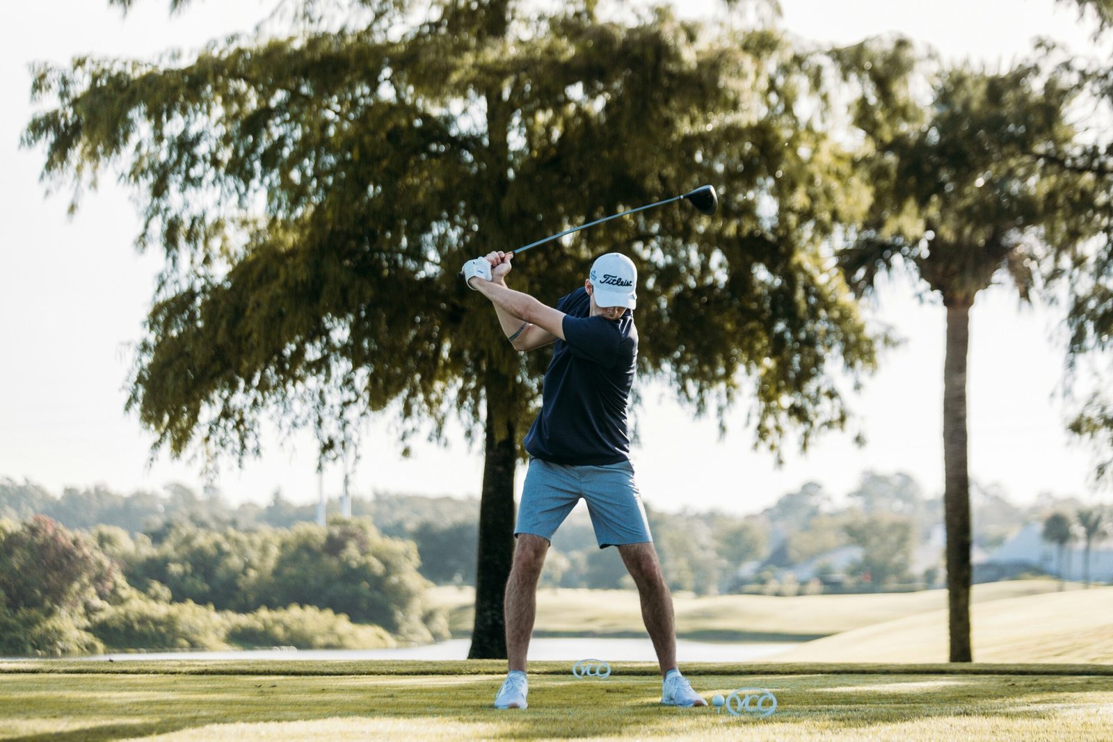Fix Your Right Knee Flex in the Backswing — Practical Golf Tips (2026)